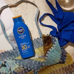 لوسیون ضد آفتاب نیوا SPF 30 Koruma and Nem حجم 200 میلی لیتر در ساحل
